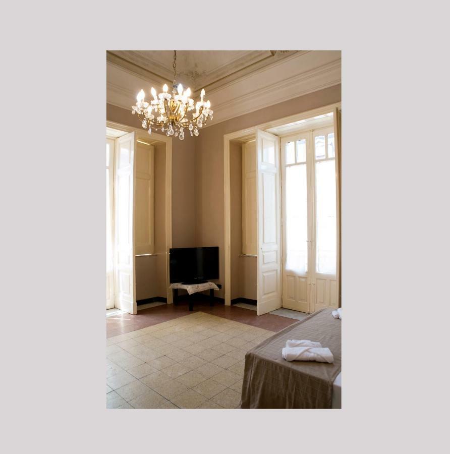 לינה וארוחת בוקר קטאניה La Casa Di Isabella מראה חיצוני תמונה